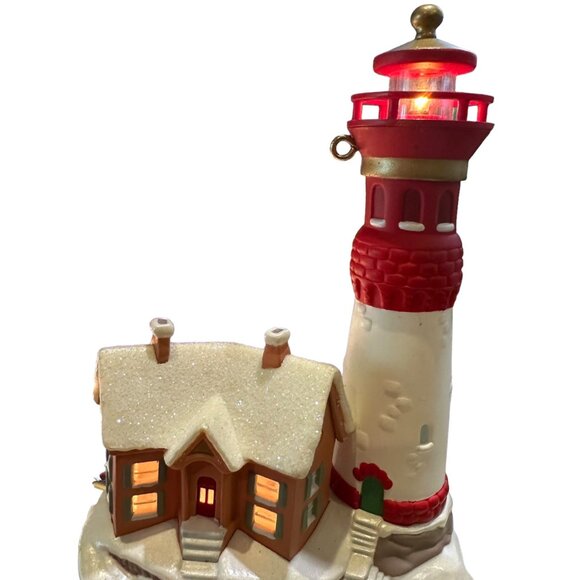 Hallmark Keepsake Ornament Lighthouse Flashing Light Greetings 2000 Lights Up - Picture 9 of 13